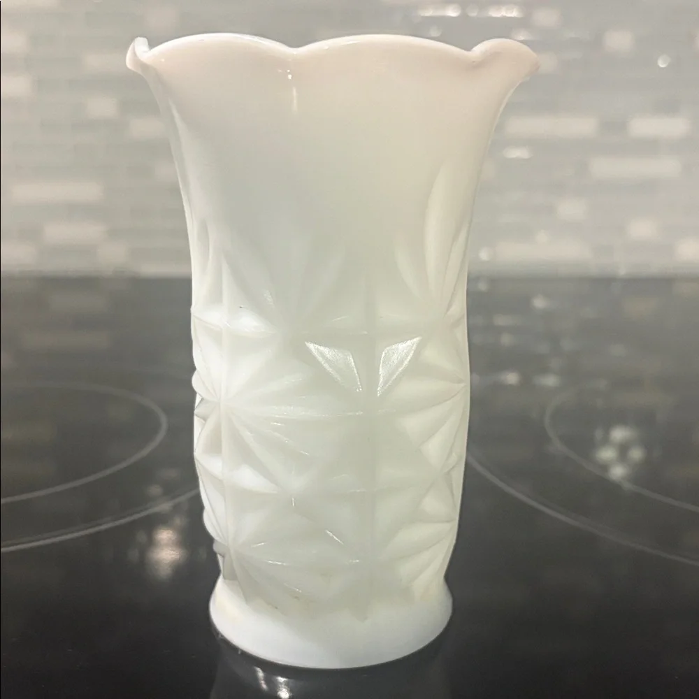 Elegant  Vase Vintage Hazel Atlas Milk Glass Starburst Pattern Ruffle Edge